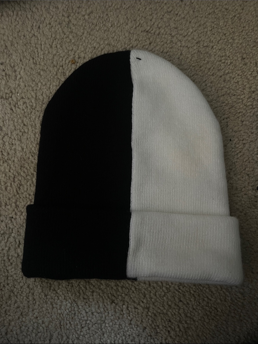 Hot topic split colour hat - Picture 2 of 2